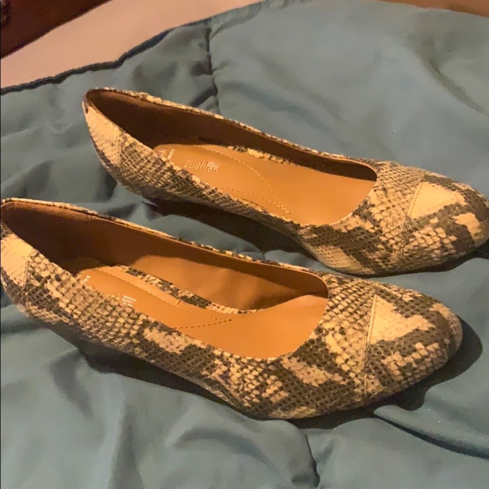 Women’s Clark’s snakeskin wedges size 11